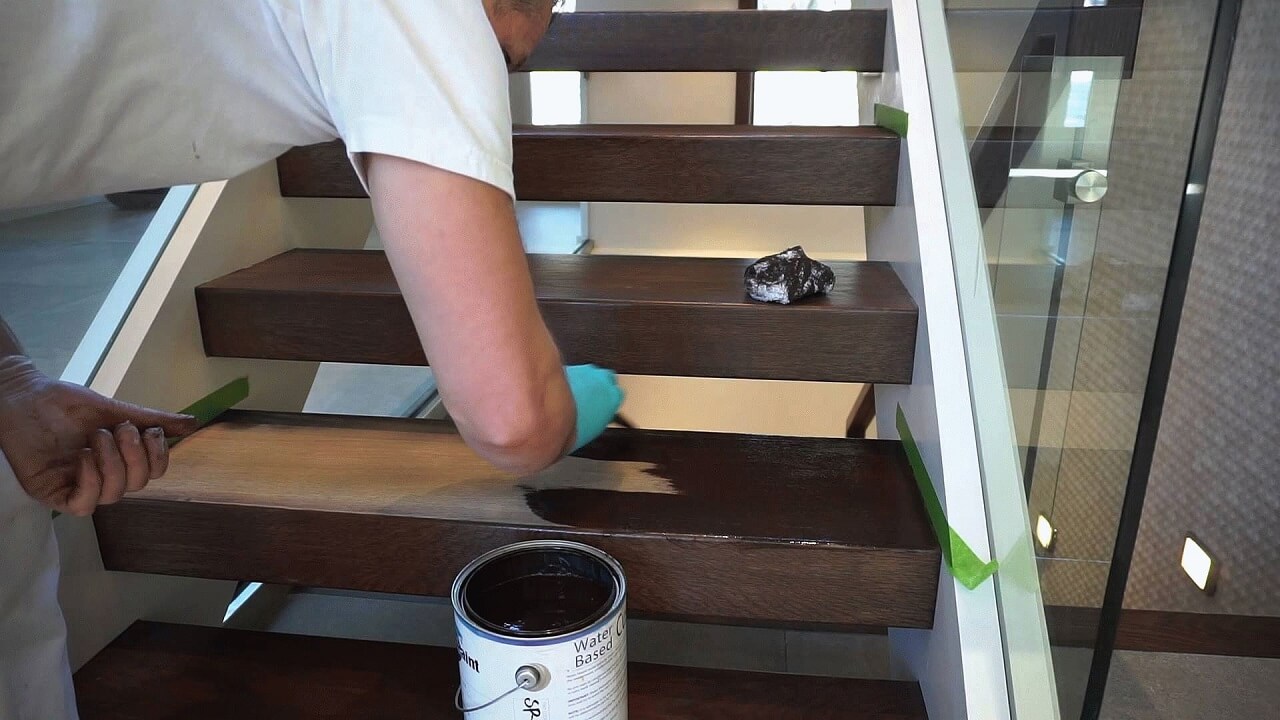 Чем покрыть ступени деревянной лестницы