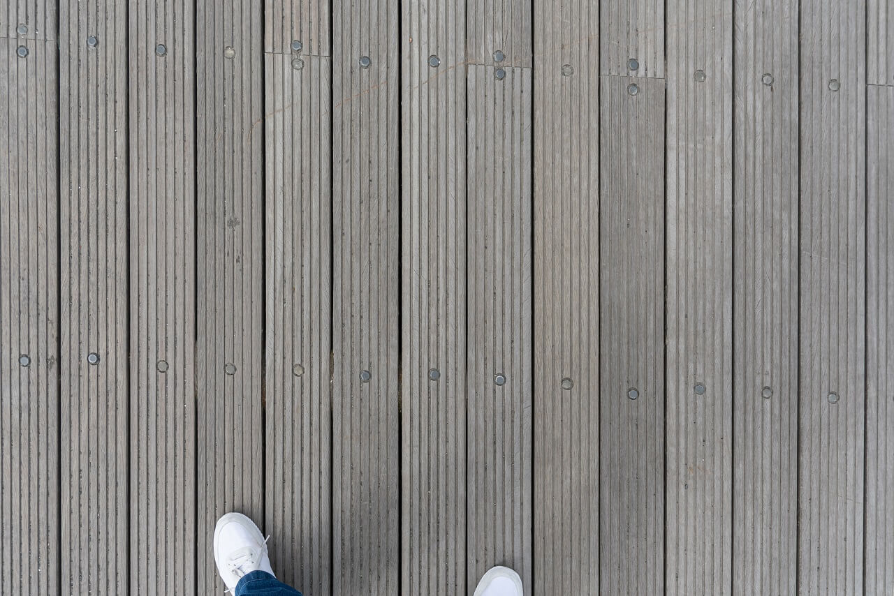 Как ухаживать за палубной доской